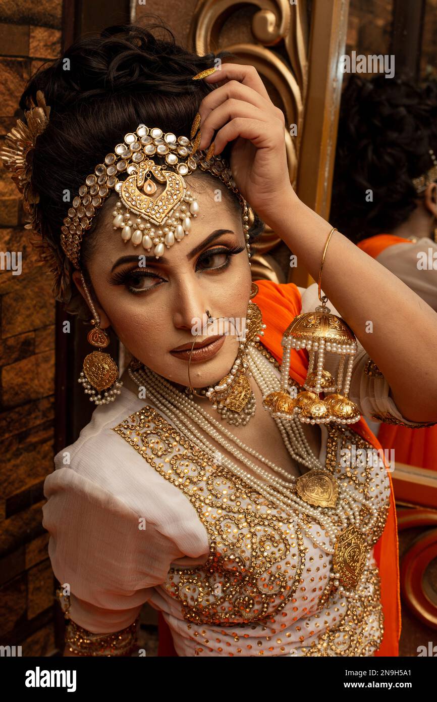 Paquistaní. India hermosa novia maquillaje para el Saloon shoot Fotografía  de stock - Alamy