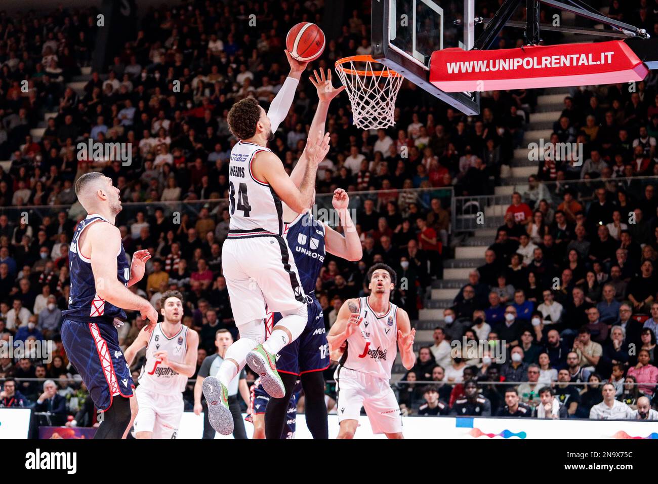 PalaBigi, Reggio Emilia, Italia, 12 de febrero de 2023, Kyle Weems (Virtus Segafredo Bologna 