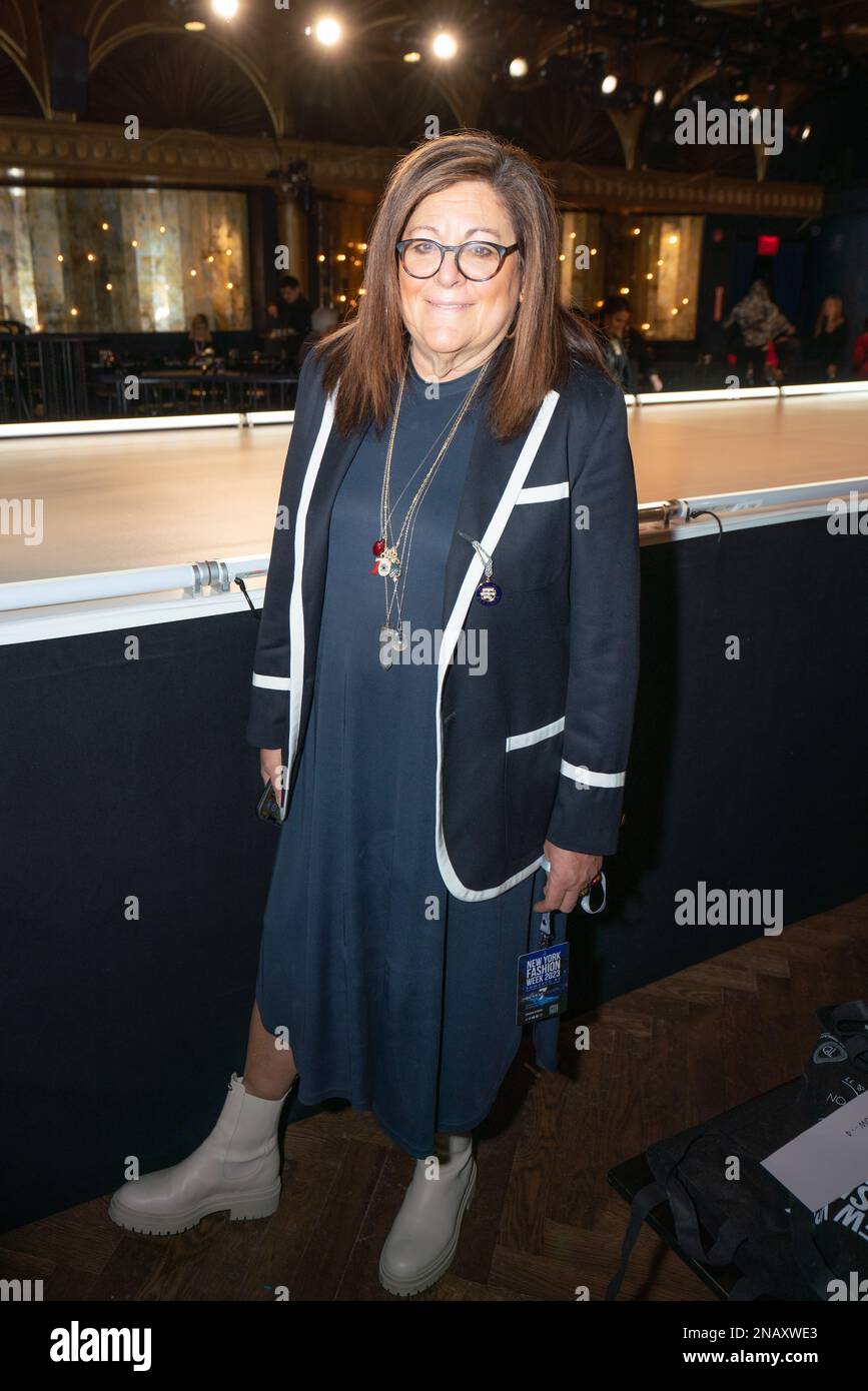 Fern Malis asiste a la pasarela inaugural de Elysian Impact FurBaby Fashion Show en el Sony Hall de Nueva York, NY, el 10 de febrero de 2023. (Foto por David Warren /Sipa? Crédito: SIPA USA/Alamy Live News Foto de stock