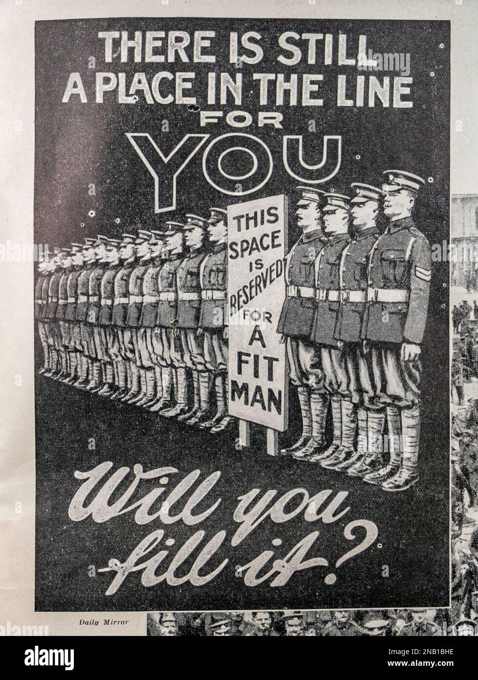 Cartel 'Todavía hay un lugar en la línea para ti' en la Guerra Mundial 1914-1918 Una historia en imágenes (1934). Foto de stock