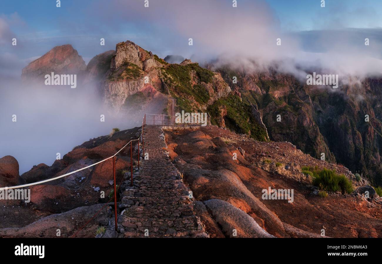 Montaña volcánica en Madeira, hermoso paisaje nocturno - Portugal Foto de stock