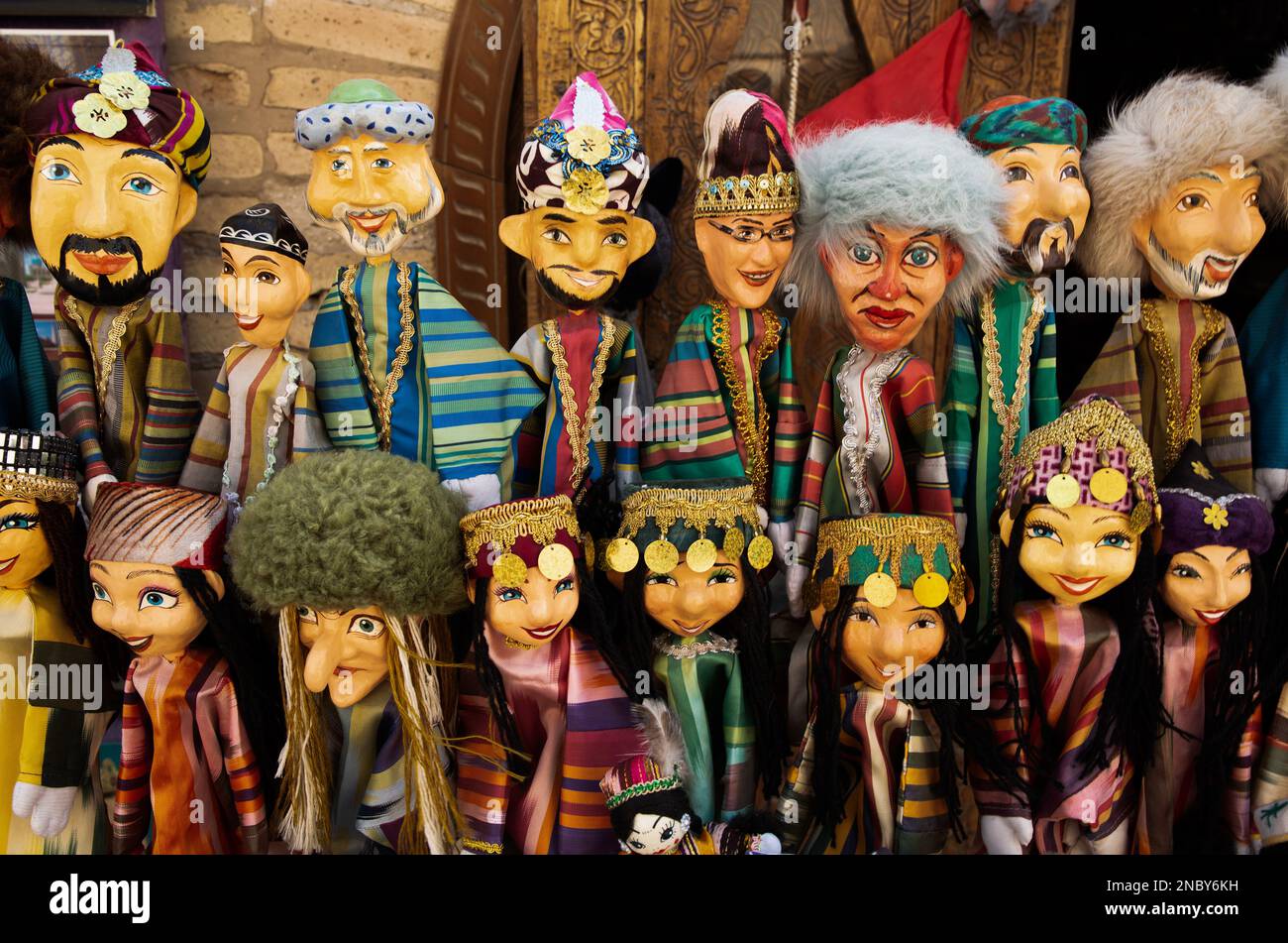 Muñecas hechas a mano para la venta, Ichon Qala, Khiva, Uzbekistán Foto de stock