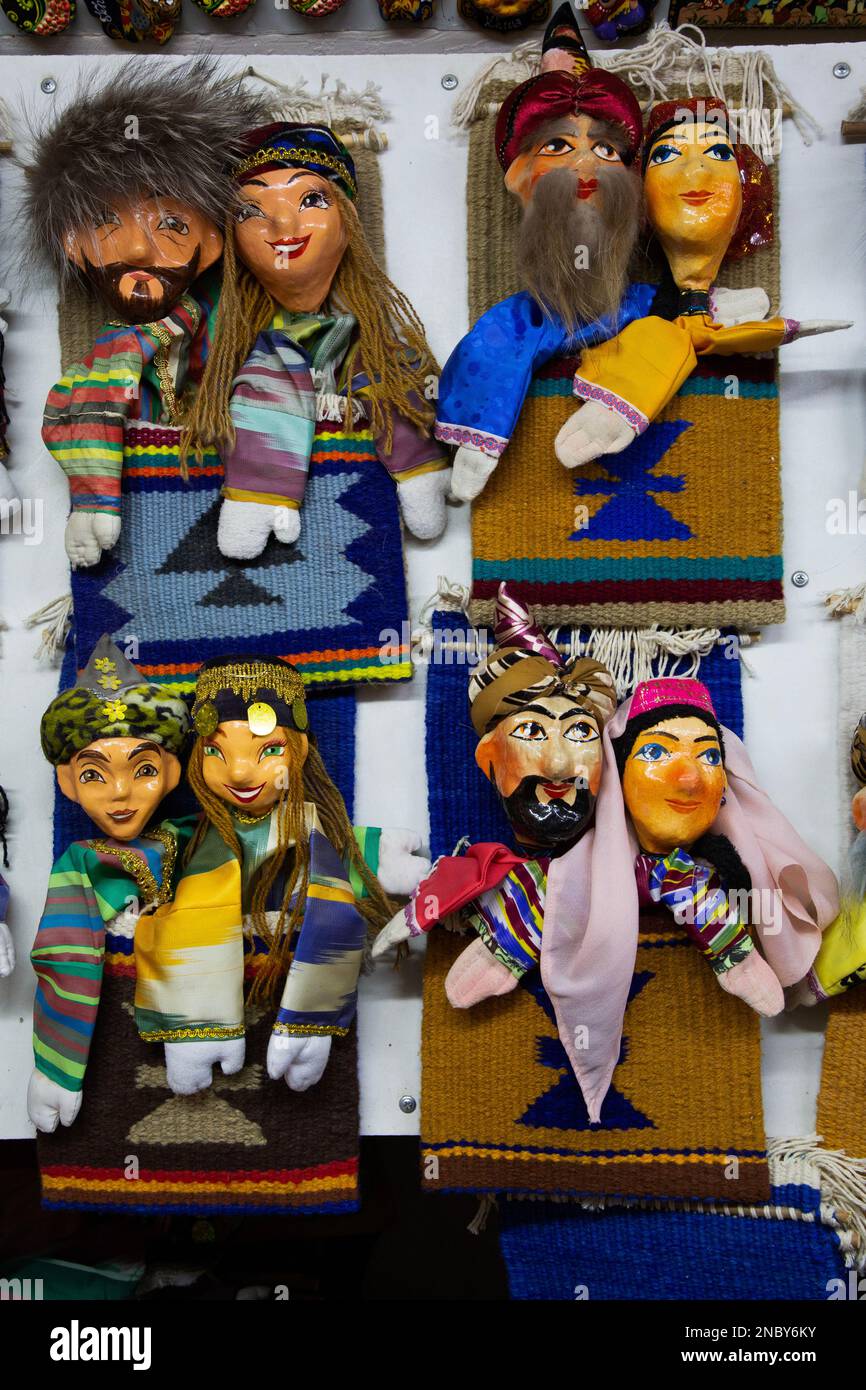 Muñecas hechas a mano para la venta, Ichon Qala, Khiva, Uzbekistán Foto de stock