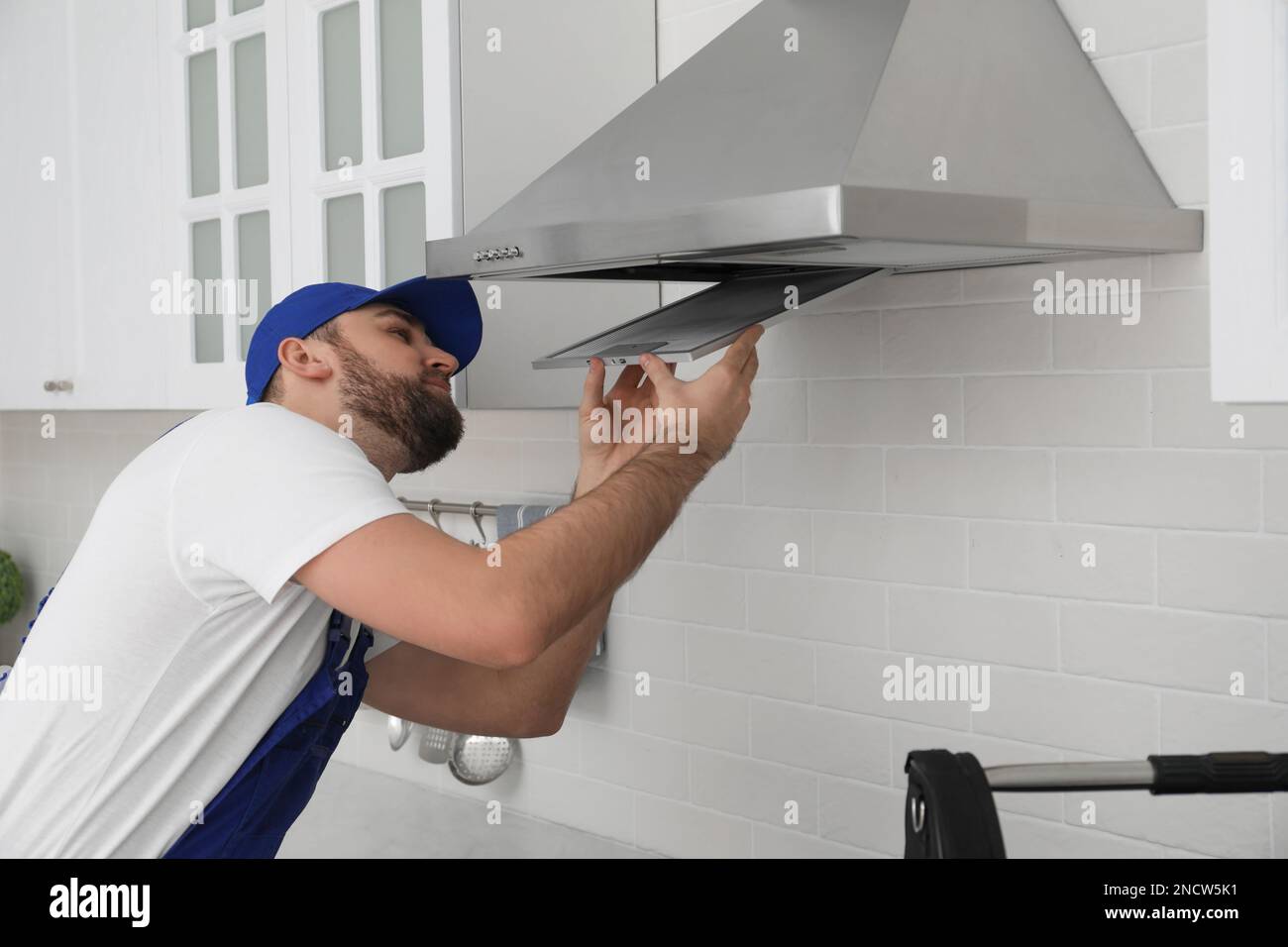 Extractor de humos en una cocina industrial Fotografía de stock - Alamy,  Extractor De Humo Para Cocina