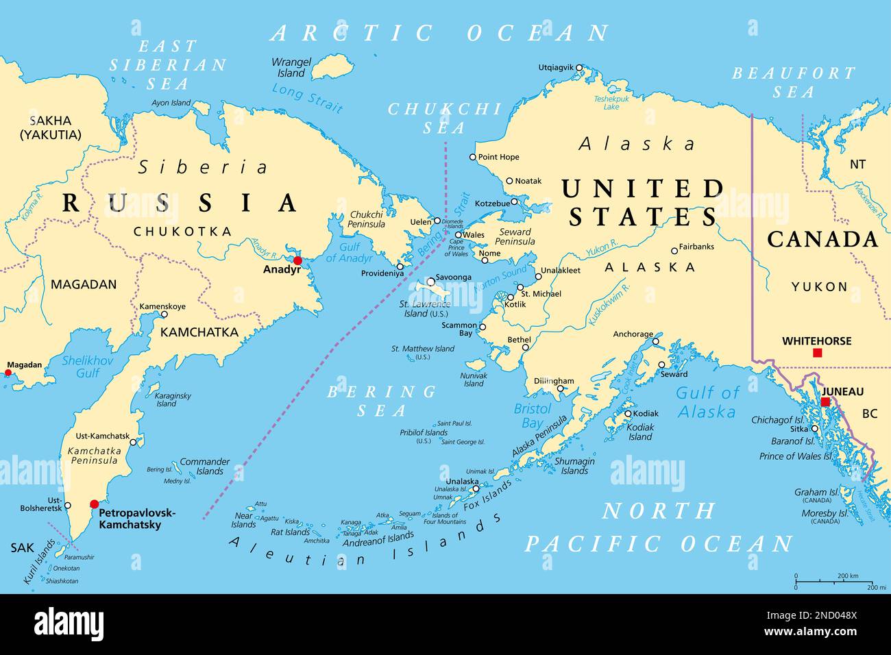 Frontera marítima entre Rusia y Estados Unidos, mapa político. Península de Chukchi y Península Seward de Alaska, separadas por el Estrecho de Bering. Foto de stock
