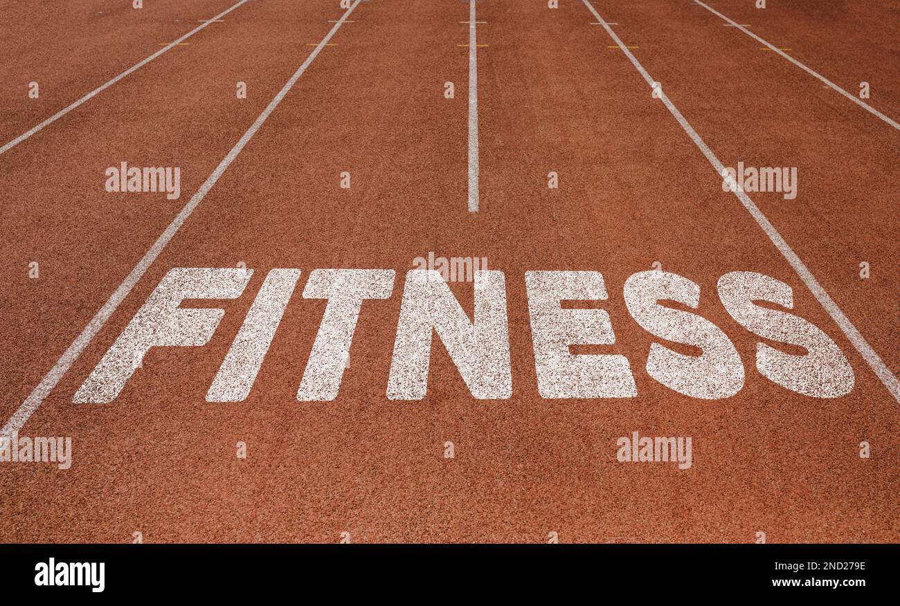 Fitness escrito en la pista de correr, Nuevo concepto en el texto de la