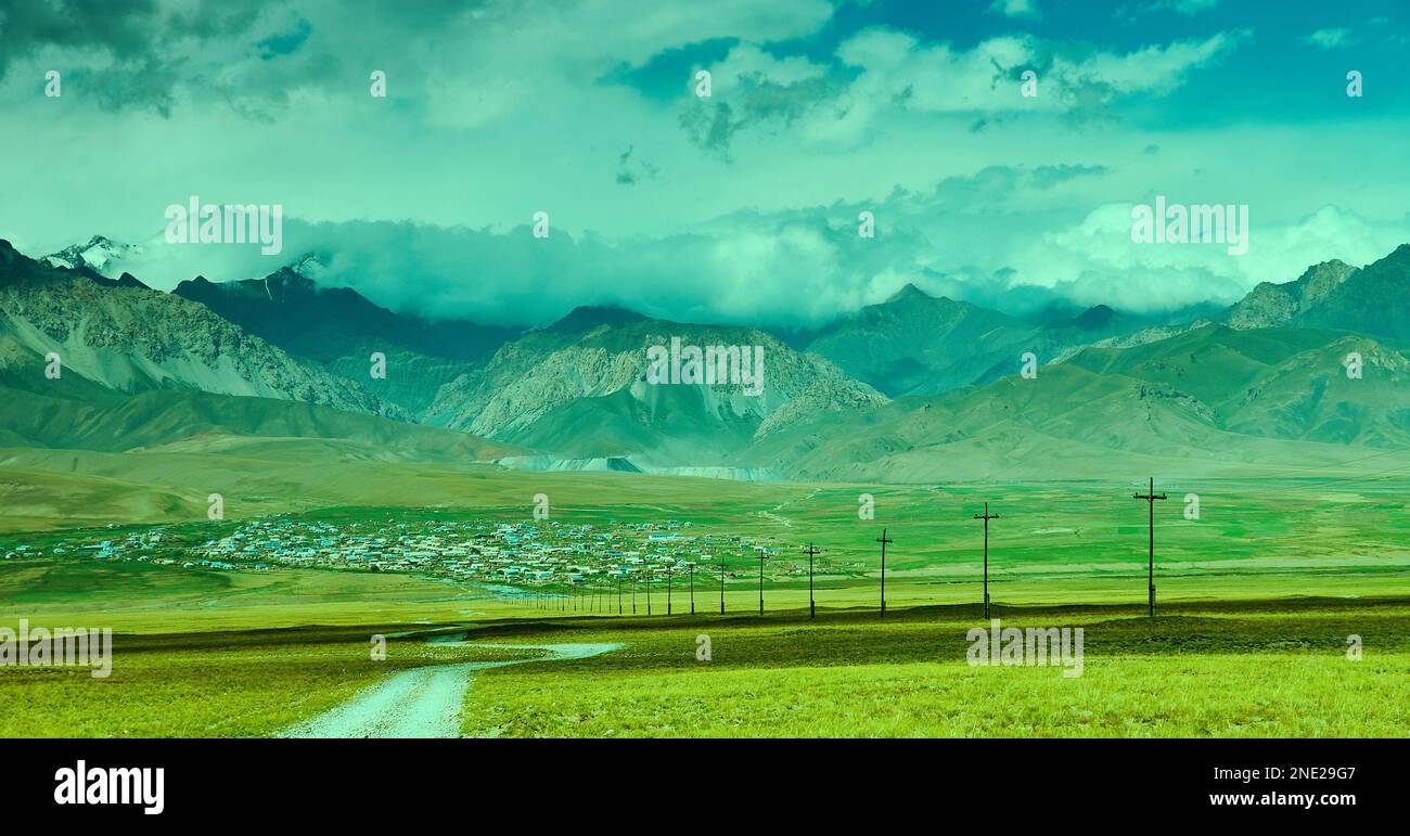 Alay Valle de la región de Osh, Kirguistán, las montañas de Pamir en Kirguistán Foto de stock