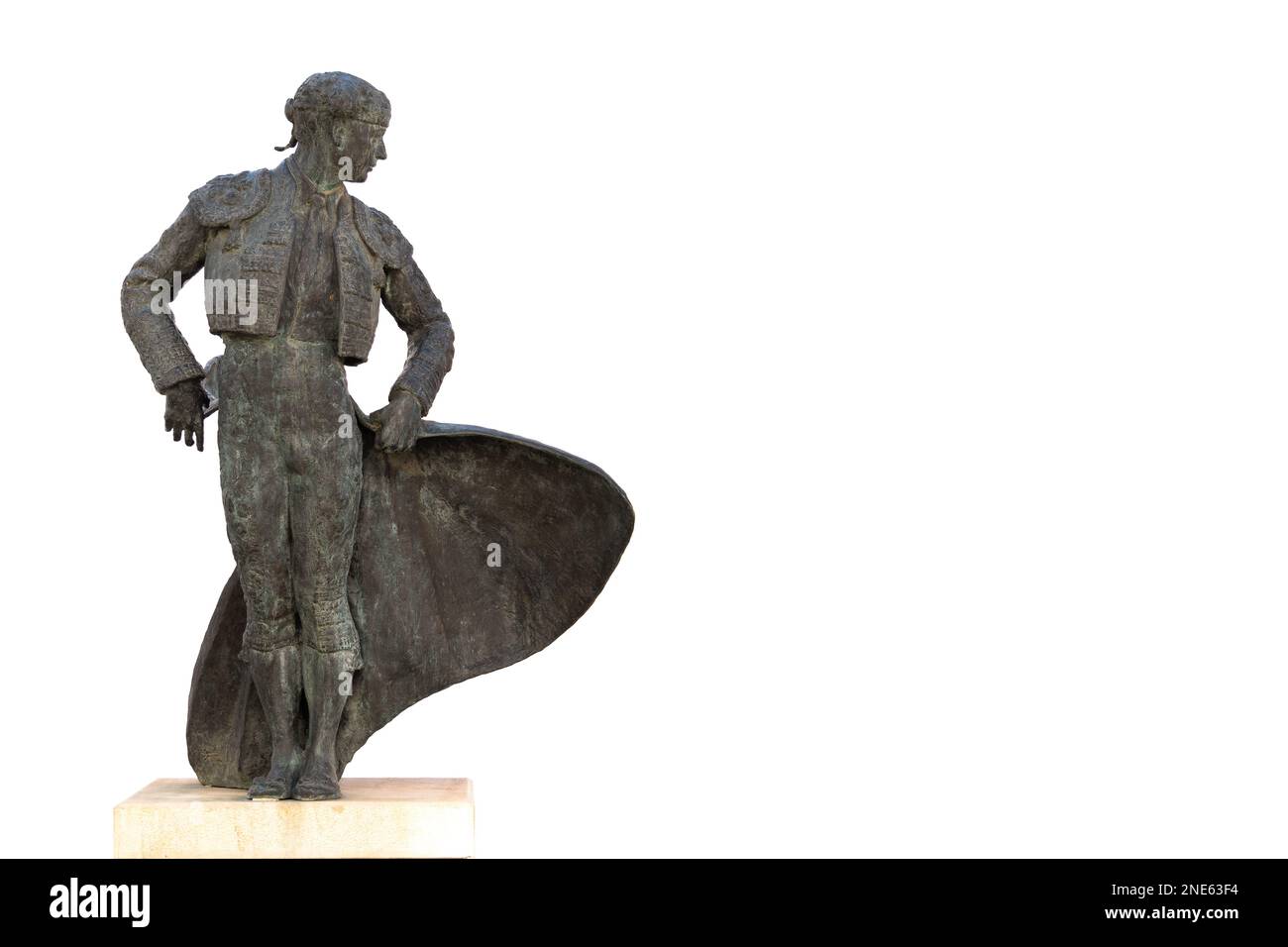 02-09-2023 ronda, málaga, españa estatua de bronce de un torero español aislado sobre un fondo blanco Foto de stock