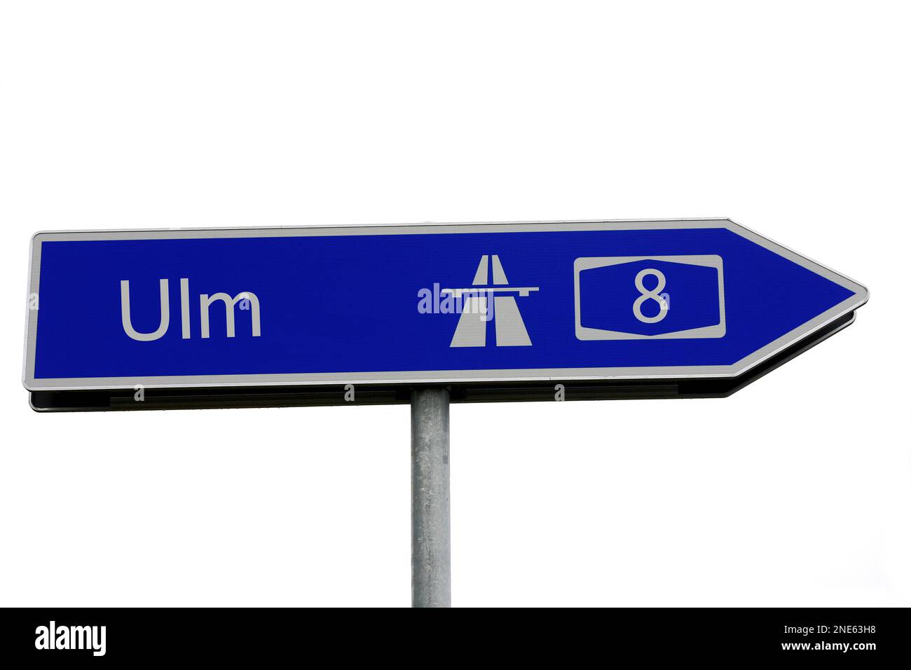 Señal a la autopista A8 hacia Ulm Foto de stock