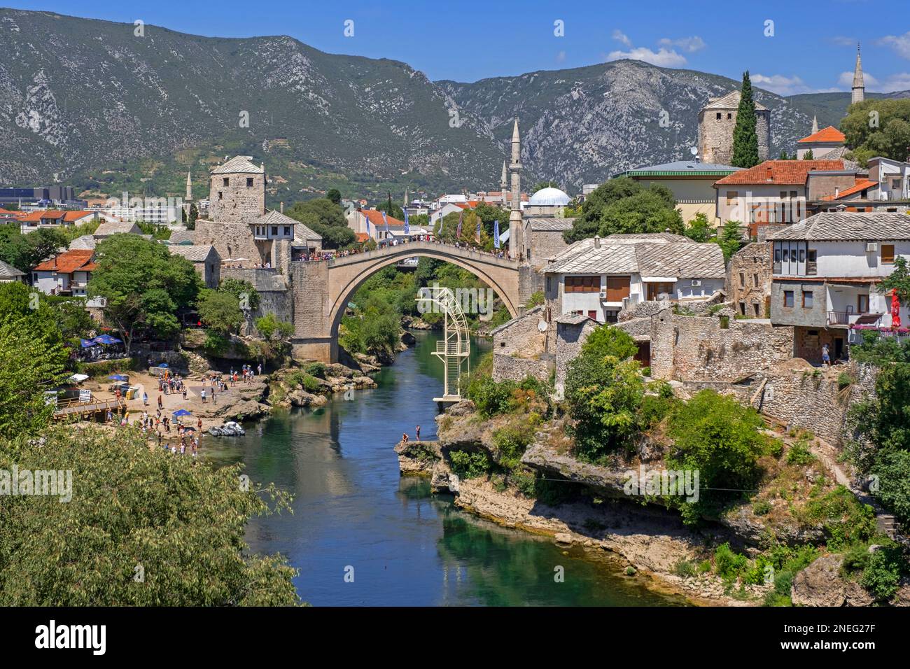 Stari Most, puente otomano del siglo 16th sobre el río Neretva en la