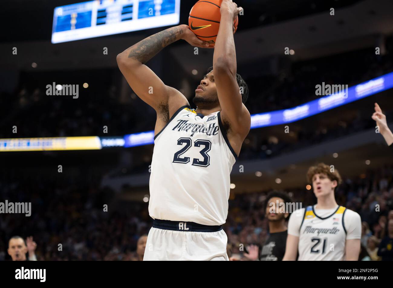 Fiserv forum basket fotografías e imágenes de alta resolución - Alamy