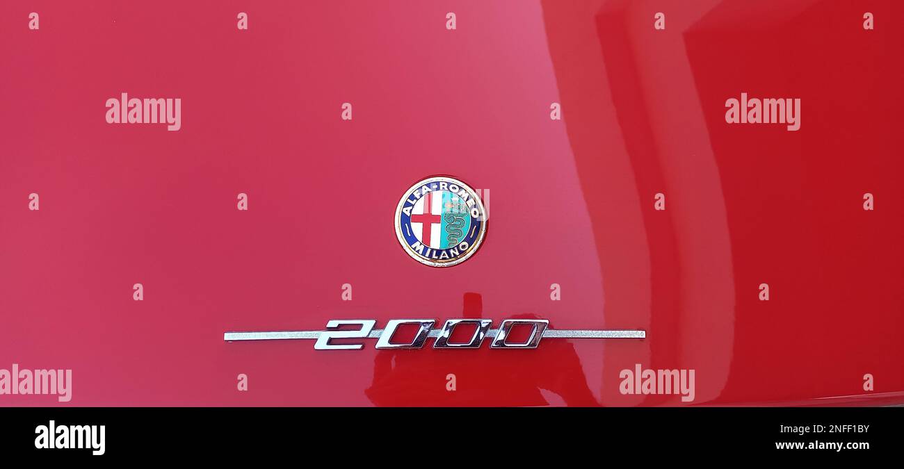 Alfa Romeo 2000 Milano logotipo del coche, mascota del coche, ornamento de la capucha, ornamento del capó, tapa del radiador, mascota del motor, emblema del coche Foto de stock