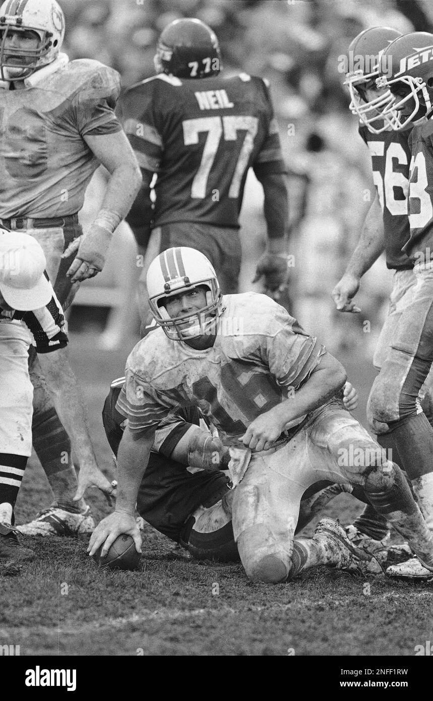 Miami Dolphins quarterback David Woodley smiles during final seconds of