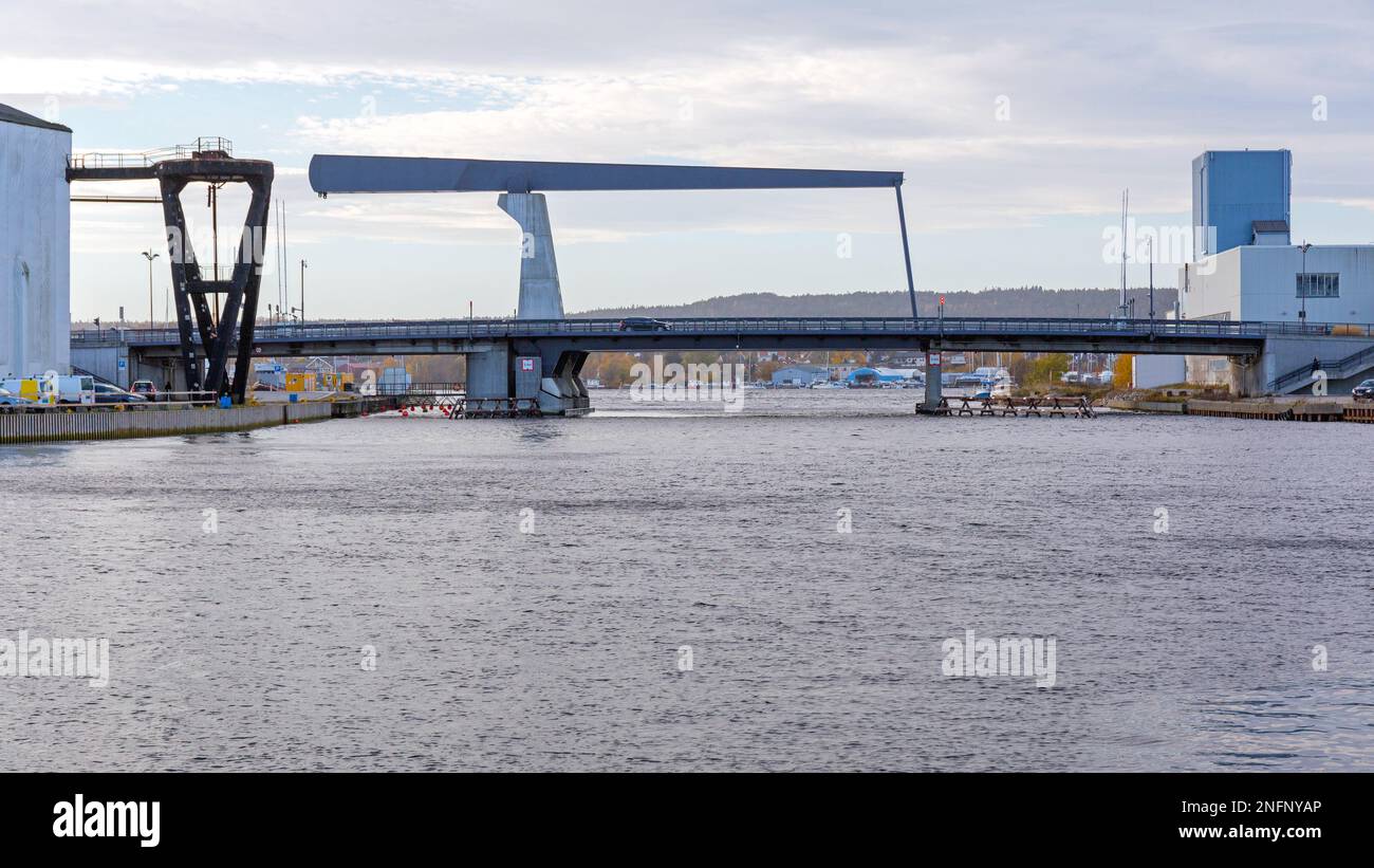 Dibujar Puente de la pluma de acero en Fredrikstad Noruega Foto de stock