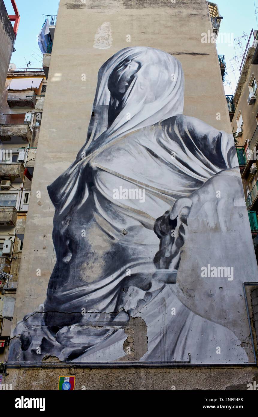 Nápoles Campania Italia. El famoso artista argentino Francisco Bosoletti ha realizado en el Barrio Español de Nápoles un enorme mural dedicado Foto de stock