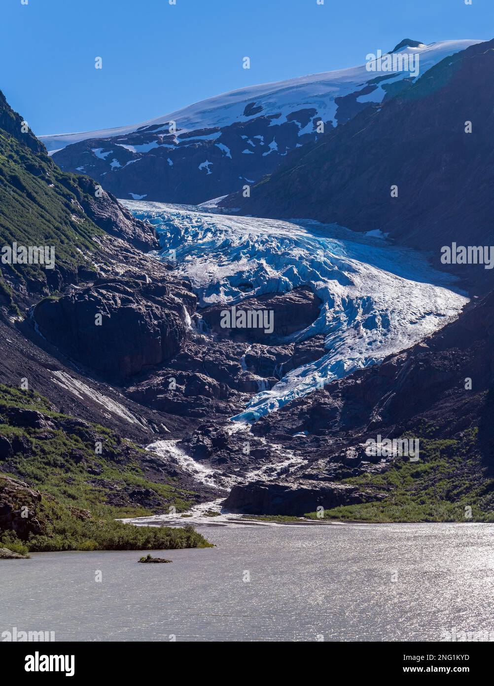 Retirada del glaciar Bear por el lago Strohne cerca de Stewart en agosto de 2022, Colombia Británica, Canadá. Foto de stock
