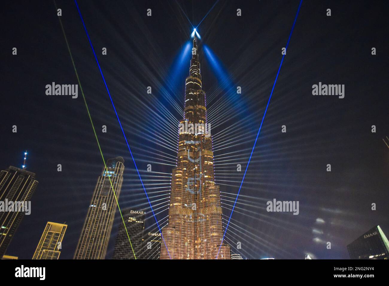 Espectáculo de luces y fuentes en el Burj Khalifa, Dubai, Emiratos Árabes Unidos Foto de stock