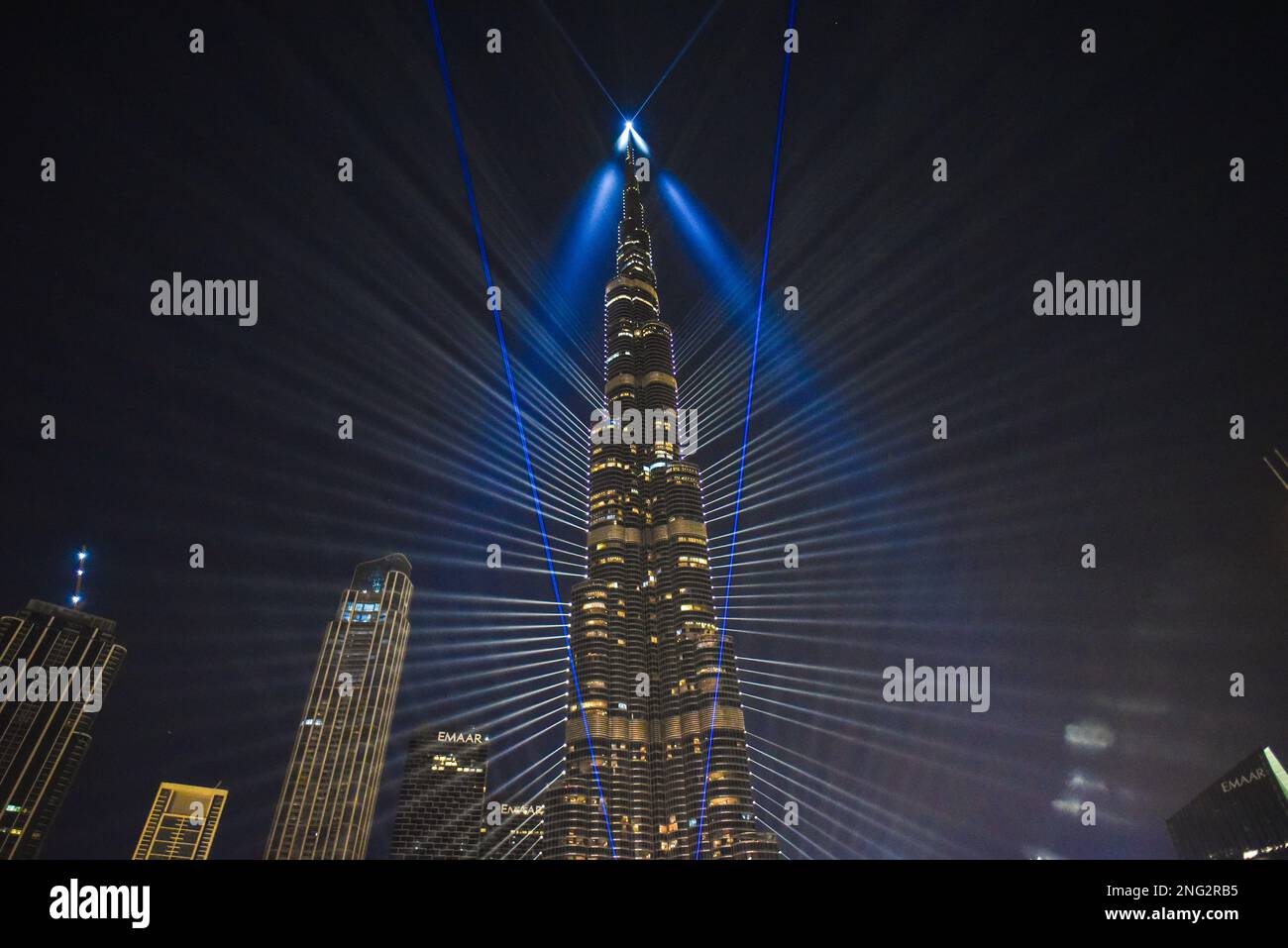 Espectáculo de luces y fuentes en el Burj Khalifa, Dubai, Emiratos Árabes Unidos Foto de stock