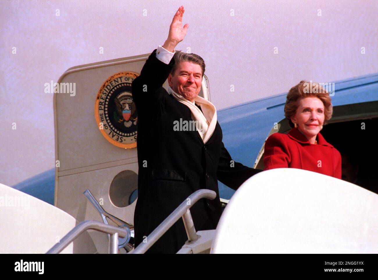 Former president Ronald Reagan waves farewell as he and his wife Nancy