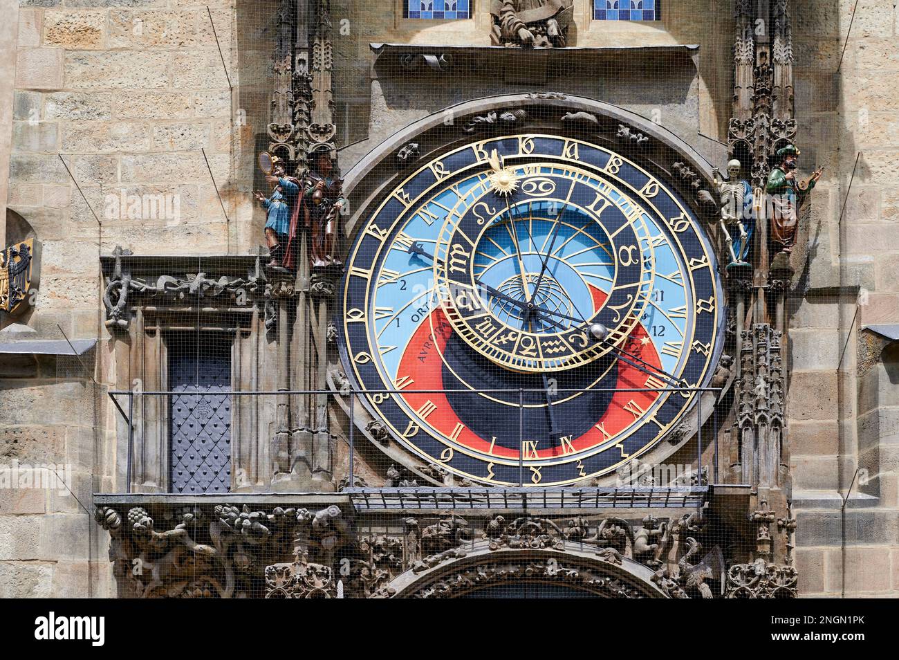Praga, República Checa. Praga Orloj, medieval, un reloj astronómico montado en el Ayuntamiento de la Ciudad Vieja Foto de stock