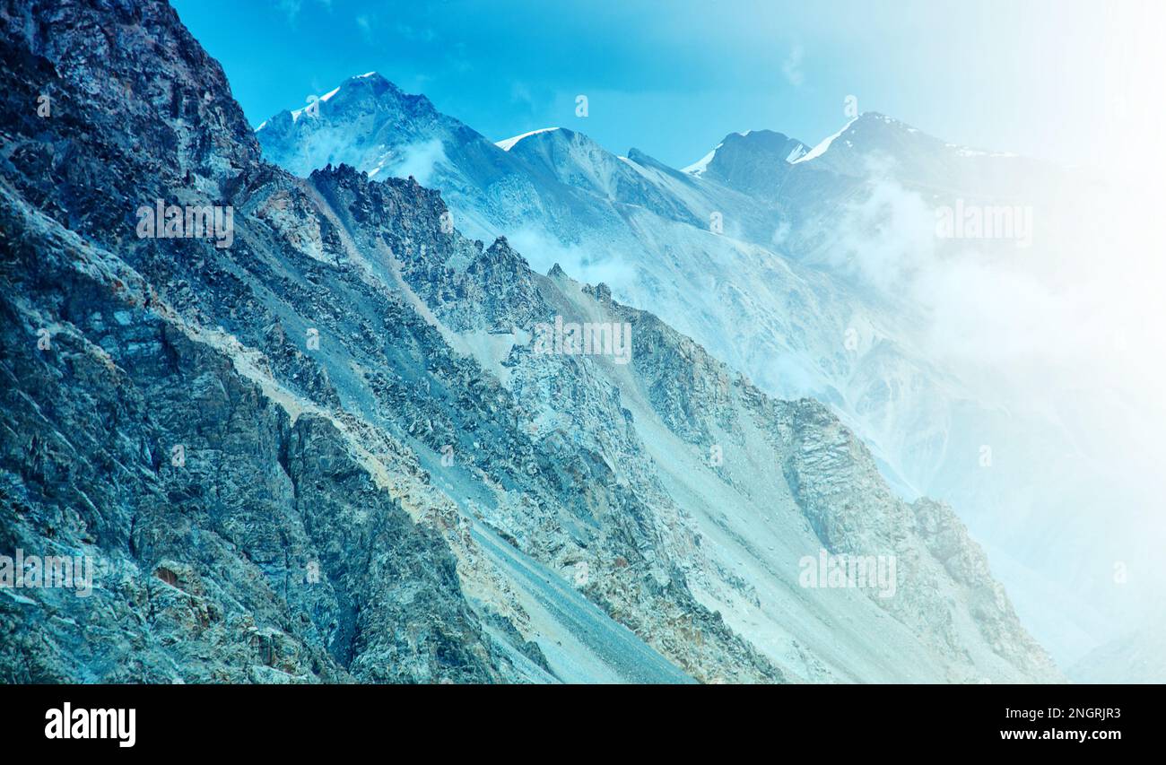 Barskoon Gorge, hermosa vista de las montañas, Kirguistán, Asia Central Foto de stock