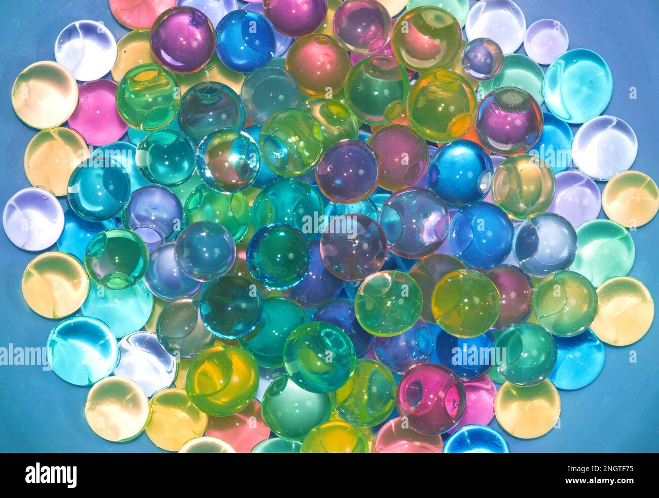 Masa de canicas de vidrio fotografías e imágenes de alta resolución - Alamy