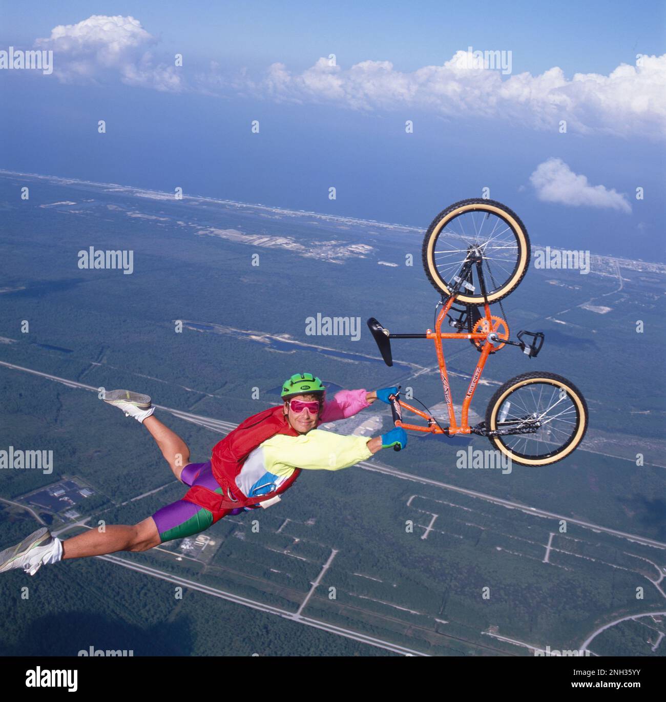 Bicicleta paracaídas fotografías e imágenes de alta resolución - Alamy