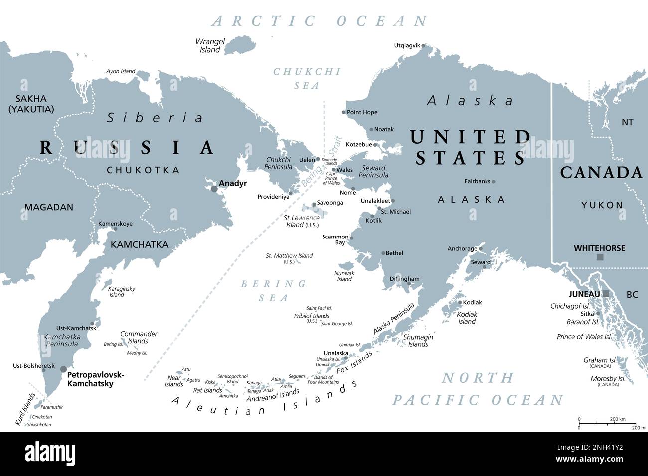 Rusia y Estados Unidos, frontera marítima, mapa político. Península de Chukchi de Rusia, y península de Seward de Alaska, separados por el estrecho de Bering. Foto de stock