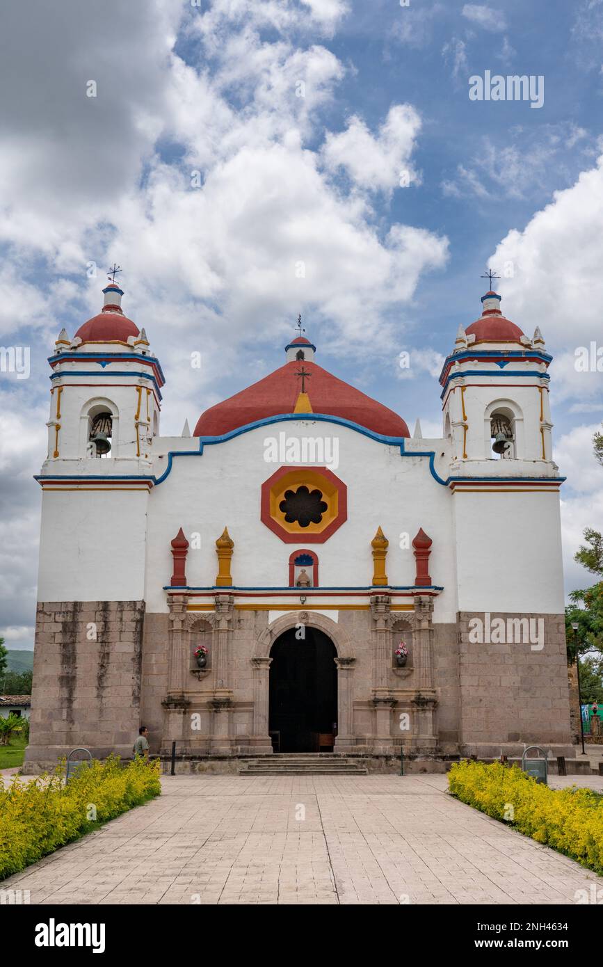 La iglesia parroquial de San Bartolo Coyotepec en los Valles Centrales de Oaxaca, México La iglesia parroquial de San Bartolo Coyotepec en los Valles Centrales de Oaxaca, México