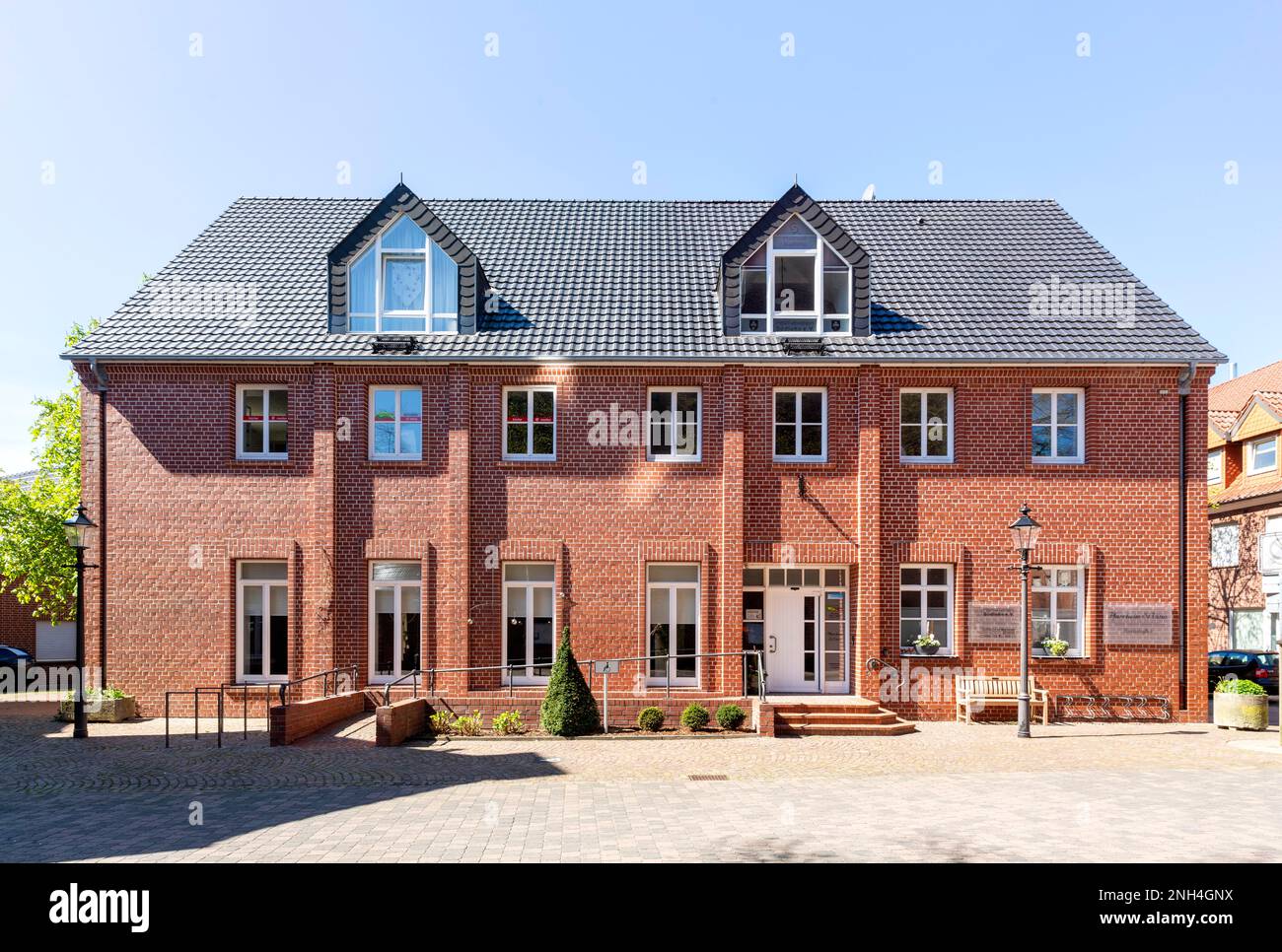St Sala Parroquial Vitus y Casa Parroquial, Suedlohn, Muensterland, Renania del Norte-Westfalia, Alemania Foto de stock