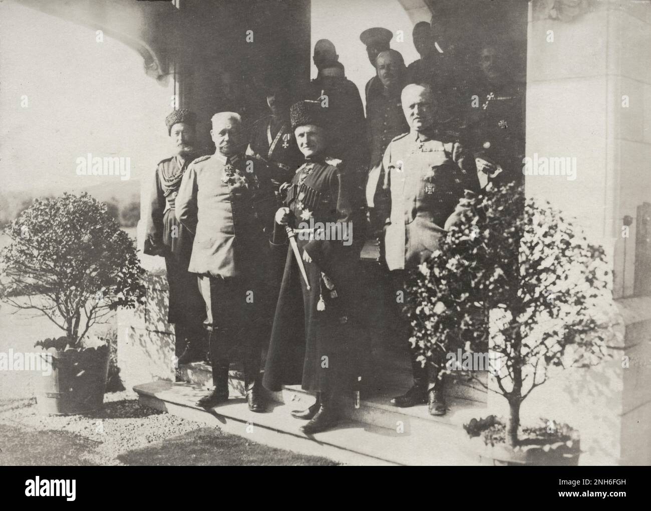 1914-1918. La Primera Guerra Mundial La imagen muestra al jefe de Estado general ucraniano Pavlo Skoropadsky rodeado de militares alemanes de alto rango. Foto de stock