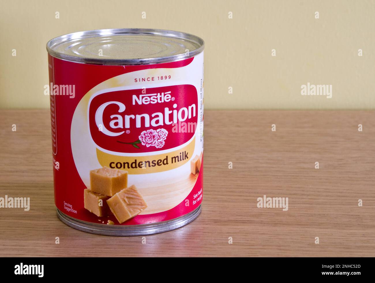 Nestlé de leche condensada de clavel fotografías e imágenes de alta  resolución - Alamy