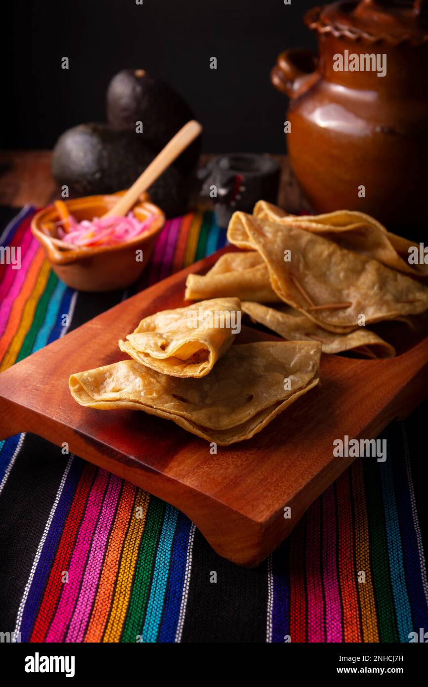 Quesadillas Doradas. Quesadillas fritas hechas con tortillas de maíz, pueden llenarse con