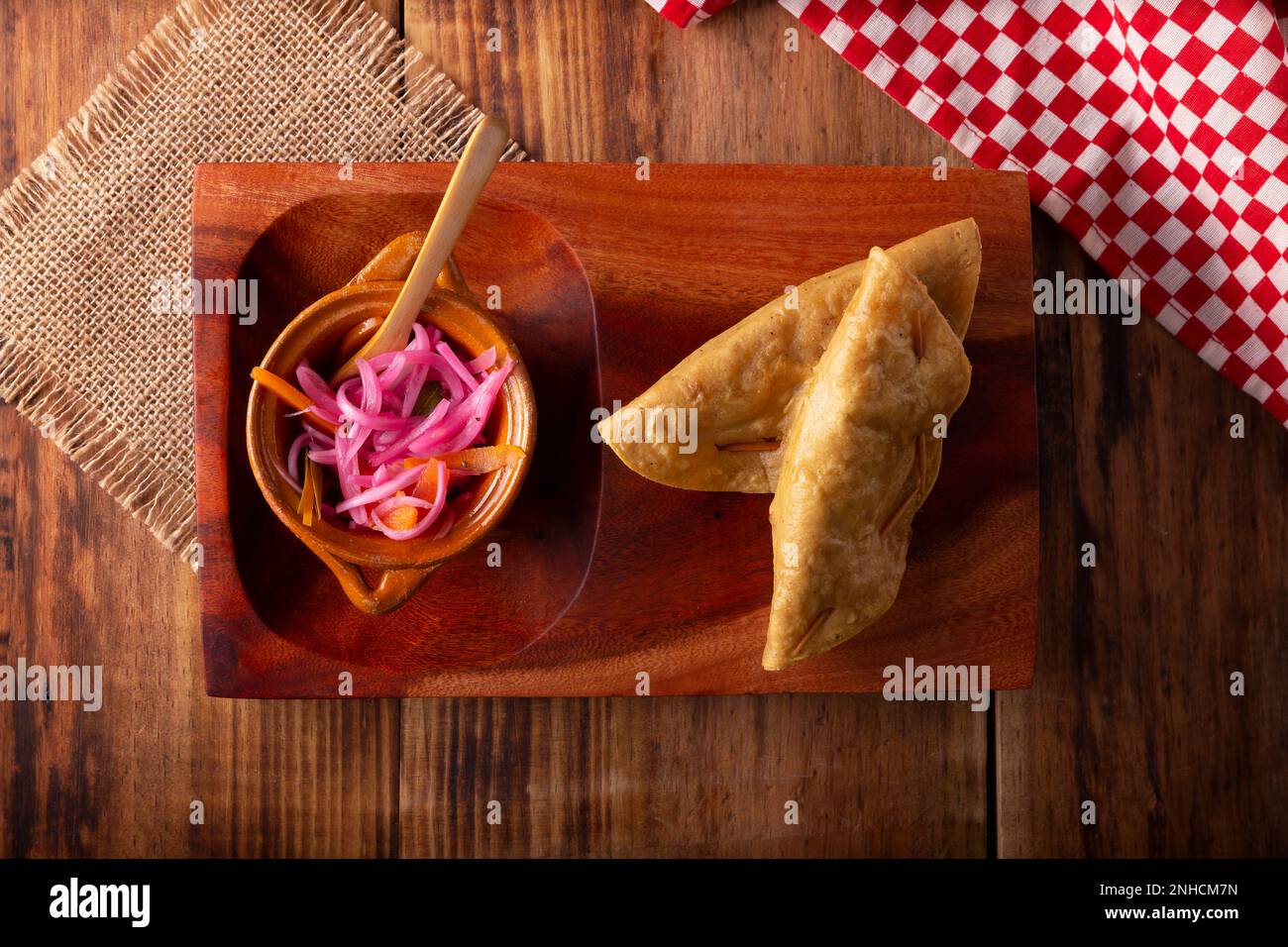 Quesadillas Doradas. Quesadillas fritas hechas con tortillas de maíz, pueden llenarse con