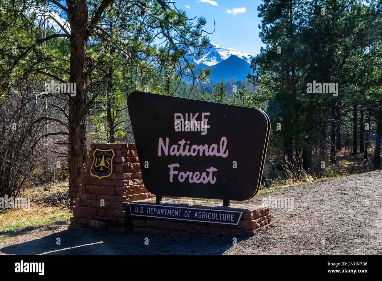 Colorado Springs, CO, EE.UU. 5 de diciembre de 2022 Un cartel de