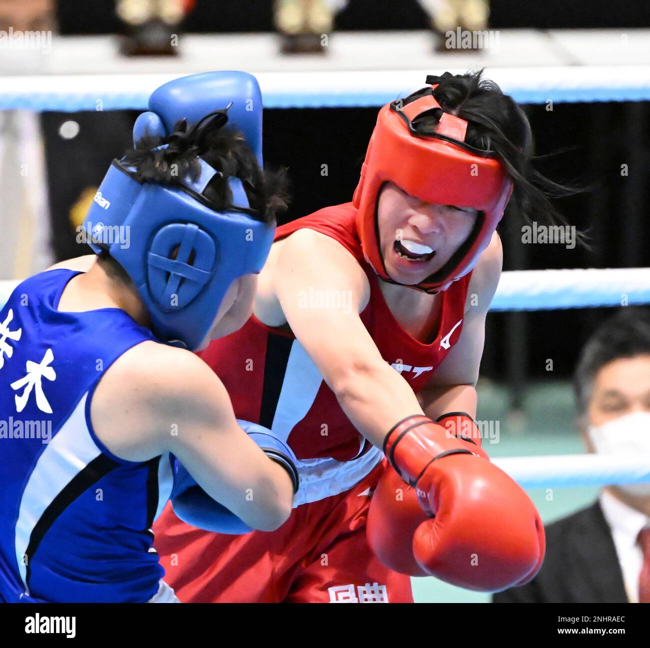 Japanese boxer Sena Irie (red) delivers a punch during the women's  featherweight final match of 2022 All Japan Boxing Championship at Sumida  City Gymnasium in Sumida ward, Tokyo on November 27, 2022.