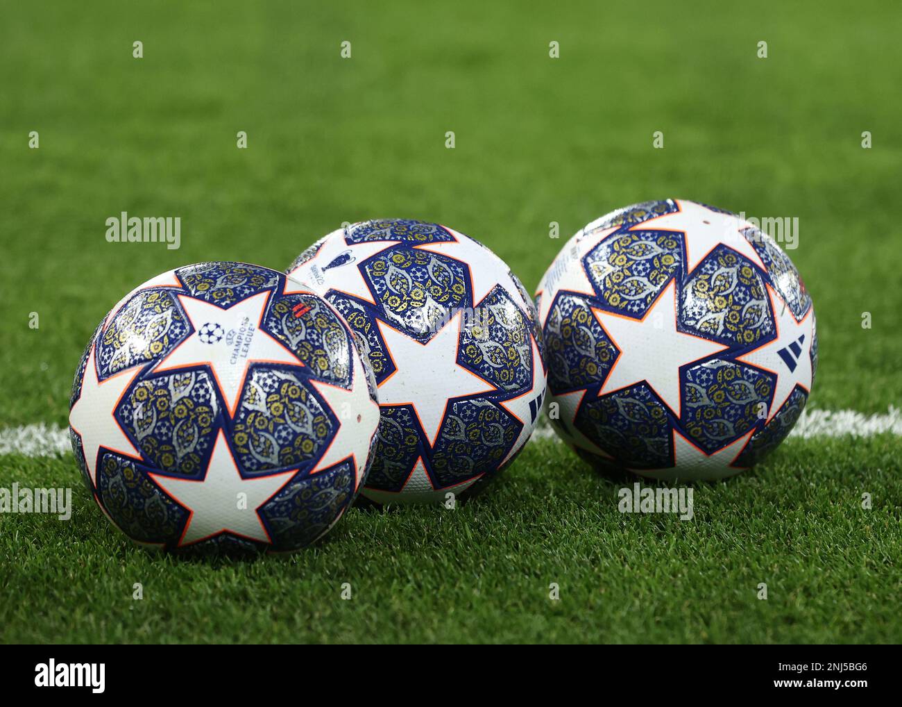 Anfield, Liverpool, Merseyside, Reino Unido. 21st de febrero de 2023. Liga  de Campeones de Fútbol, Liverpool contra Real Madrid; crédito oficial de  los balones Adidas Istanbul: Action Plus Sports/Alamy Live News Fotografía