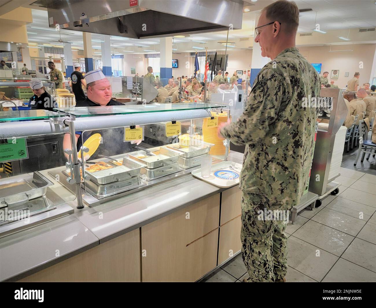 La familia hace las comidas fotografías e imágenes de alta resolución