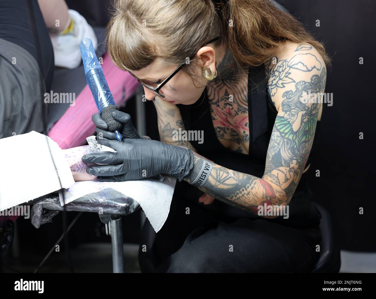 Tatuaje de la pierna femenina fotografías e imágenes de alta resolución - Página 7 - Alamy