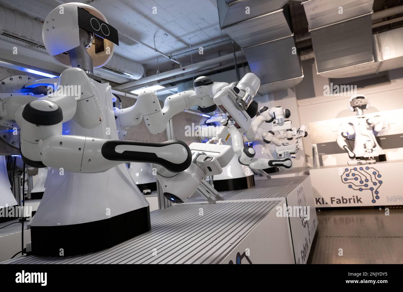 Múnich, Alemania. 23rd de febrero de 2023. Los robots se encuentran en la  AI.Factory del Instituto de Robótica e Inteligencia de Máquinas de Múnich  (MIRMI) en la Universidad Técnica de Múnich (TUM)