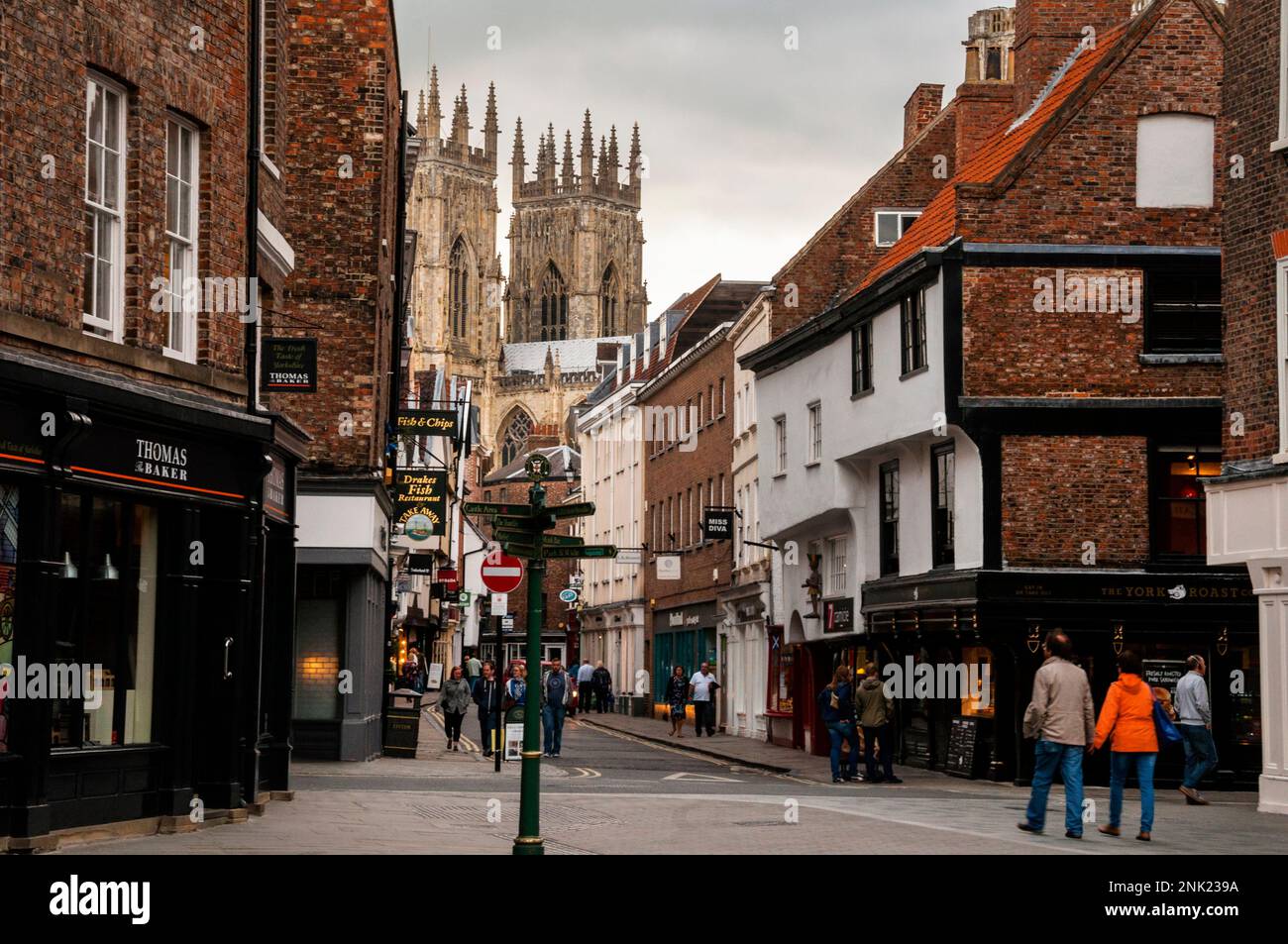 Torre gótica de York Minster en York, Inglaterra. Foto de stock