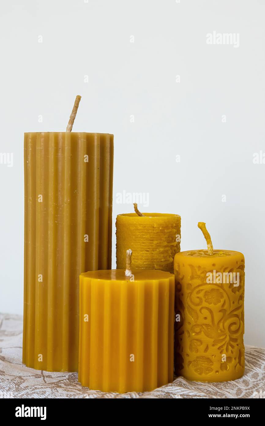 Set para velas de cera de coco, mecha, perfume, aceite aromático, naturales  y caseras. Vela que hace utensillos.Trendy velas de bricolaje a la salud  Fotografía de stock - Alamy