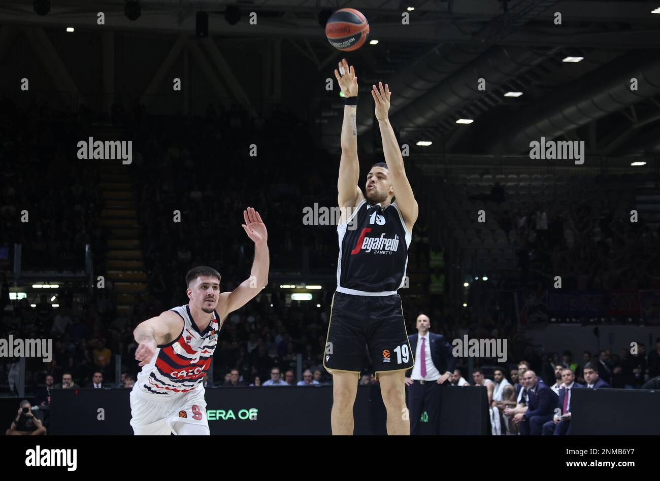 Bolonia, Italia. 24th de febrero de 2023. Iffe Lundberg (Segafredo Virtus Bologna) durante el 