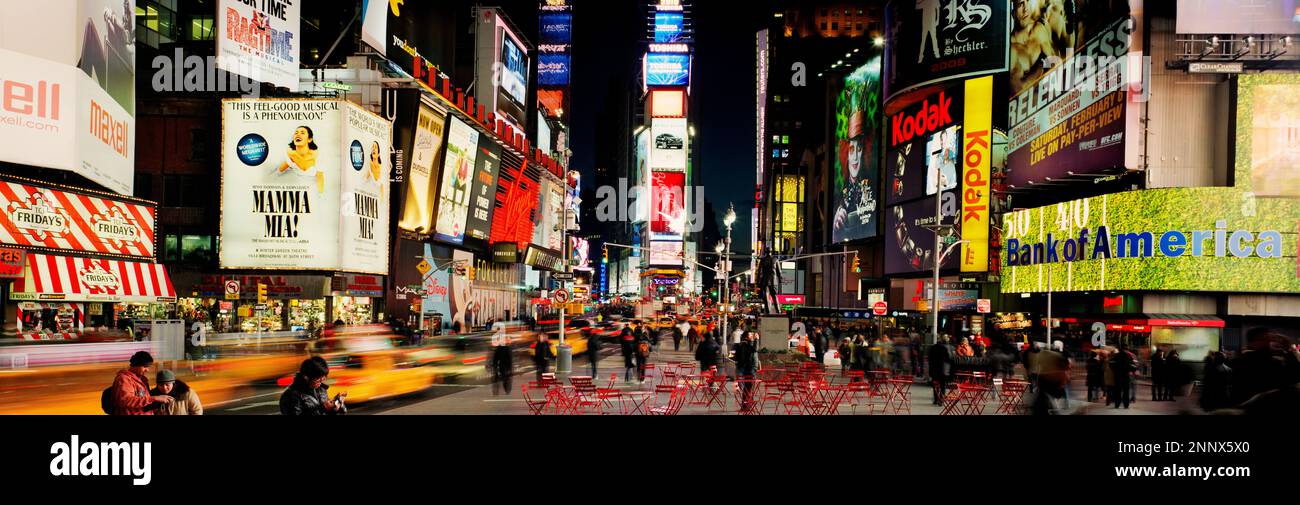 Times Square en la noche, la ciudad de Nueva York, Nueva York, EE.UU. Foto de stock