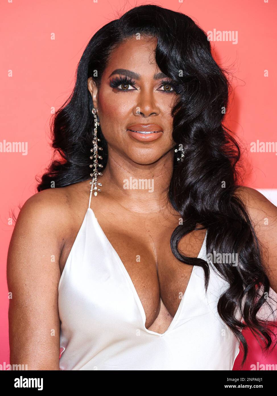 PASADENA, LOS ANGELES, CALIFORNIA, EE.UU. - 25 DE FEBRERO: Kenya Moore llega a la 54th edición anual de los Premios de Imagen NAACP, celebrada en el Auditorio Cívico de Pasadena el 25 de febrero de 2023 en Pasadena, Los Ángeles, California, Estados Unidos. (Foto de Xavier Collin/Image Press Agency) Foto de stock