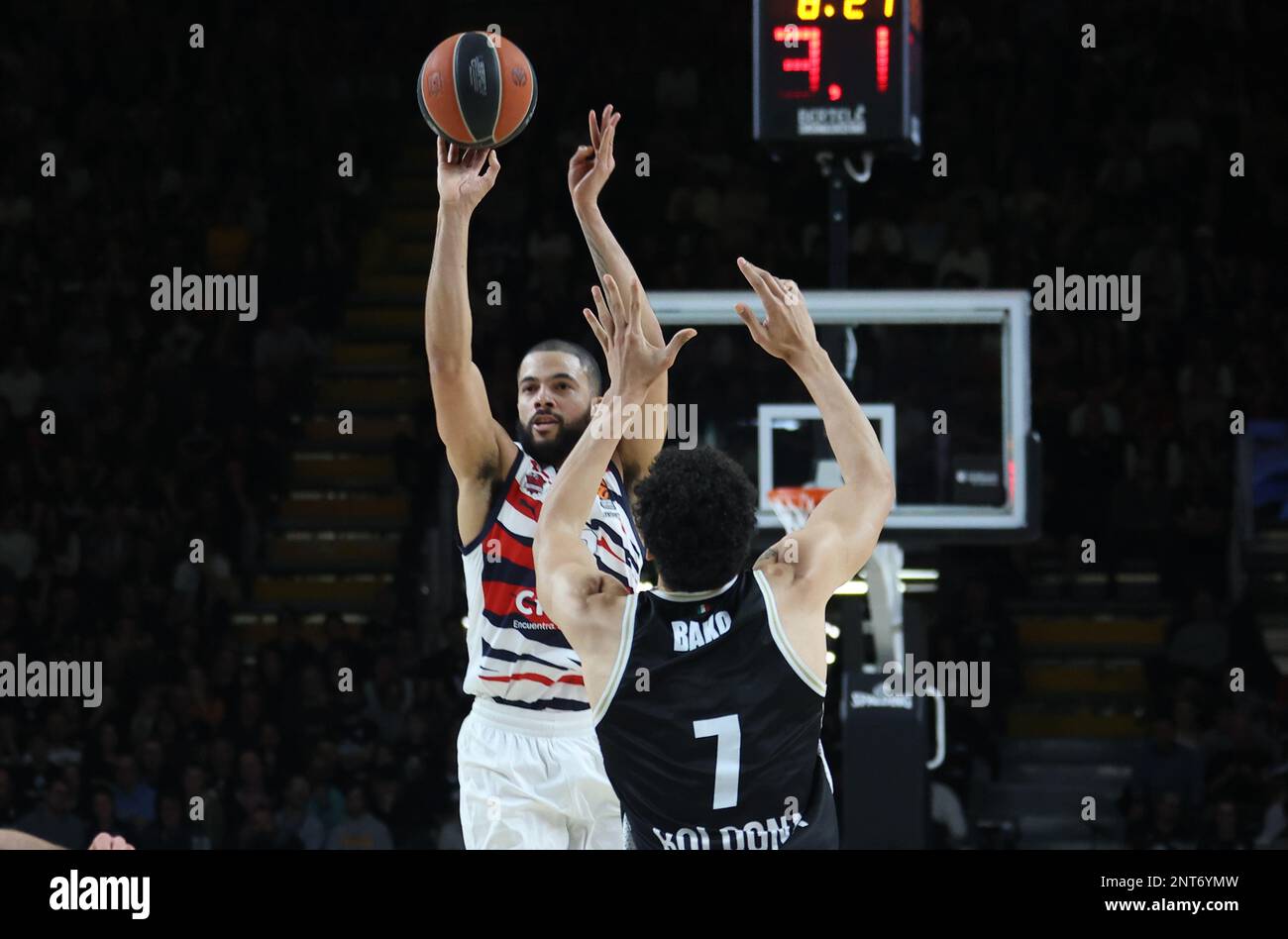 Darius Thompson (Cazoo Baskonia Vitoria-Gasteiz) durante el partido del  campeonato de baloncesto de la Euroliga Segafredo Virtus Bologna vs. Cazoo  Baskonia Vitoria-Gasteiz - Bolonia, Italia, 24 de febrero de 2023 en el