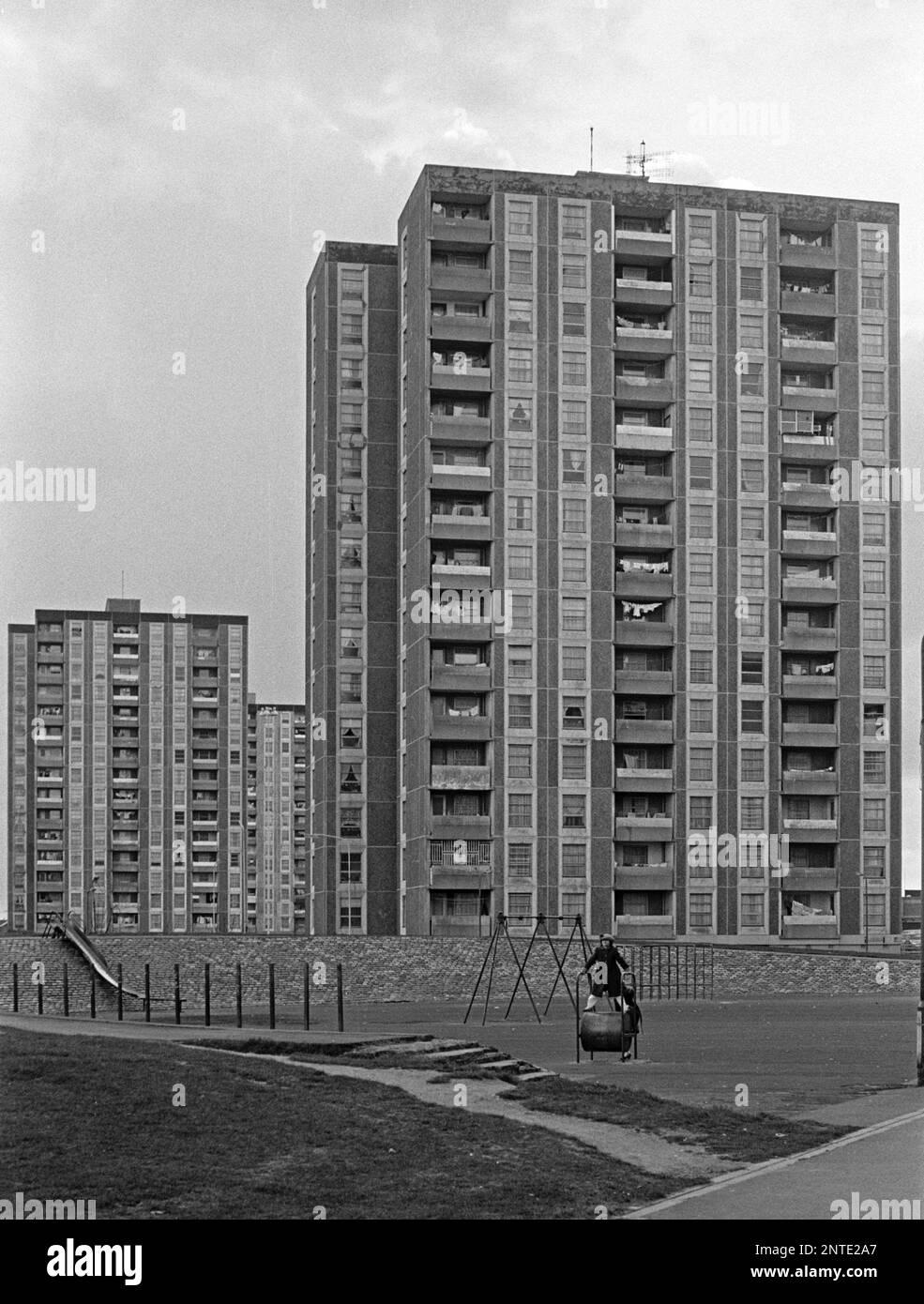 Edificios de gran altura, Ballymun, Dublín, Irlanda, abril de 1986 Foto de stock