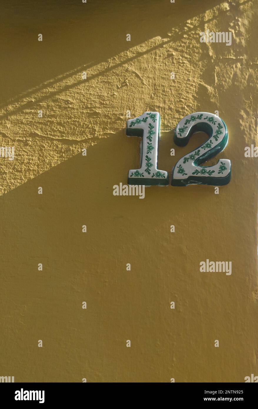 Casa número 12 signo fotografías e imágenes de alta resolución - Alamy