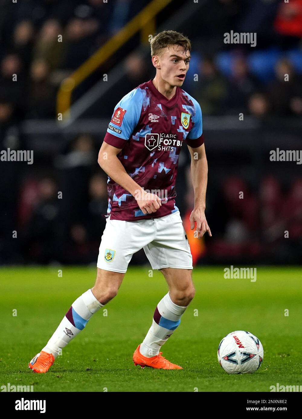Scott Twine de Burnley durante el partido de quinta ronda de la