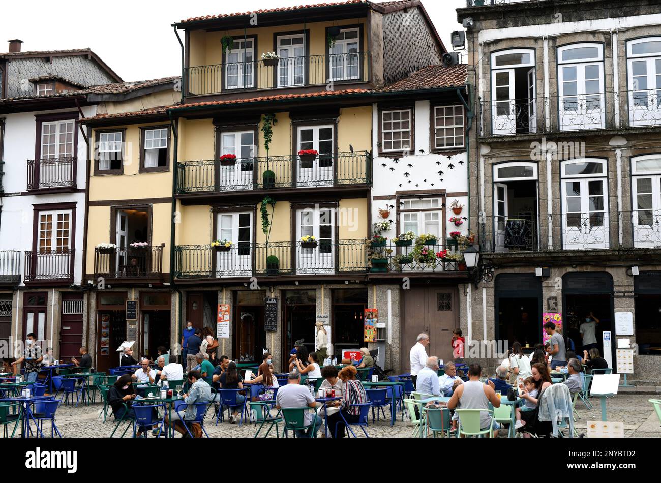 Guimaraes, Largo da Oliveira. Braga, Portugal. Foto de stock